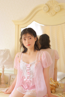 无法触碰的她